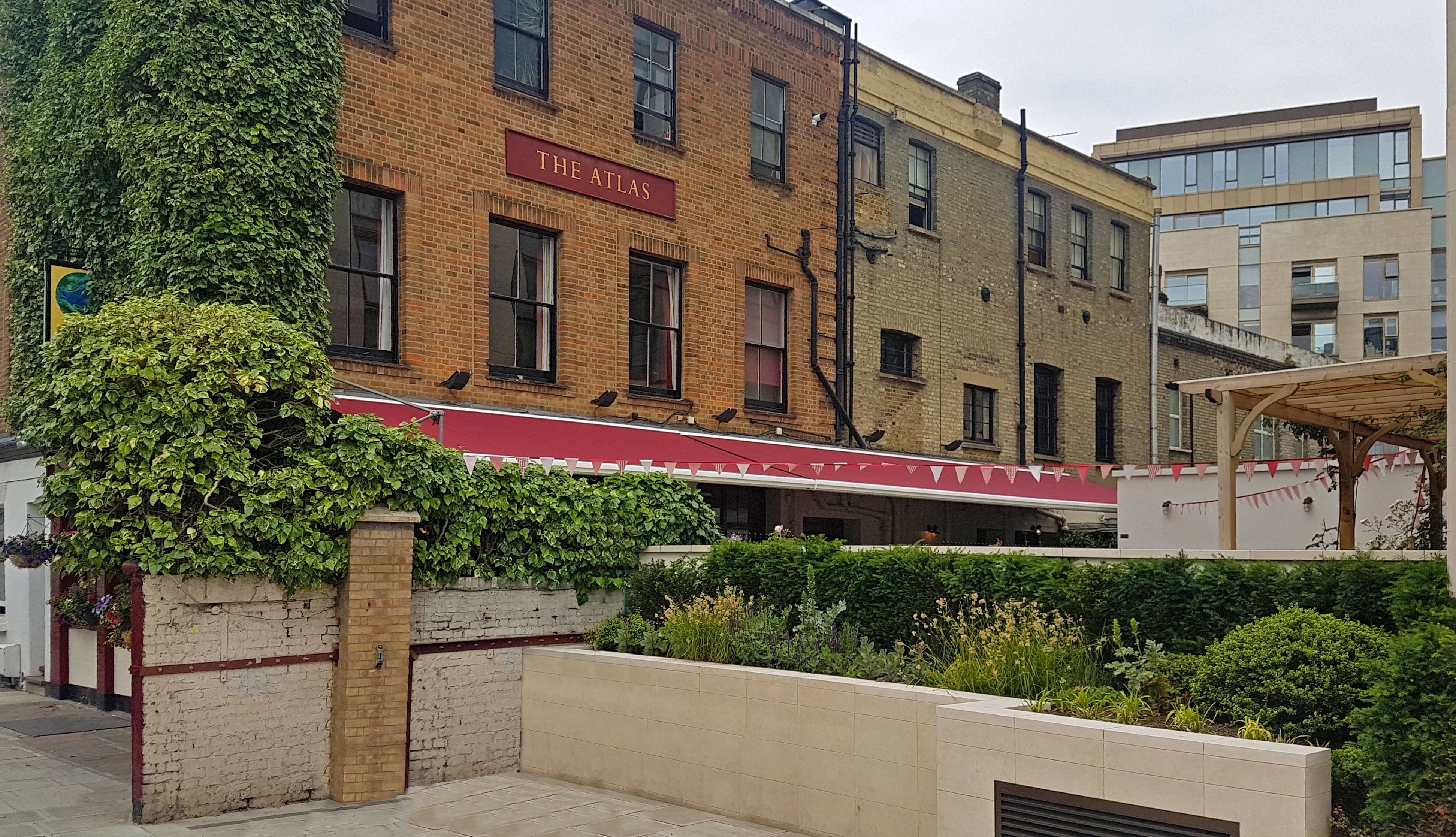 Signature awning Atlas pub 1