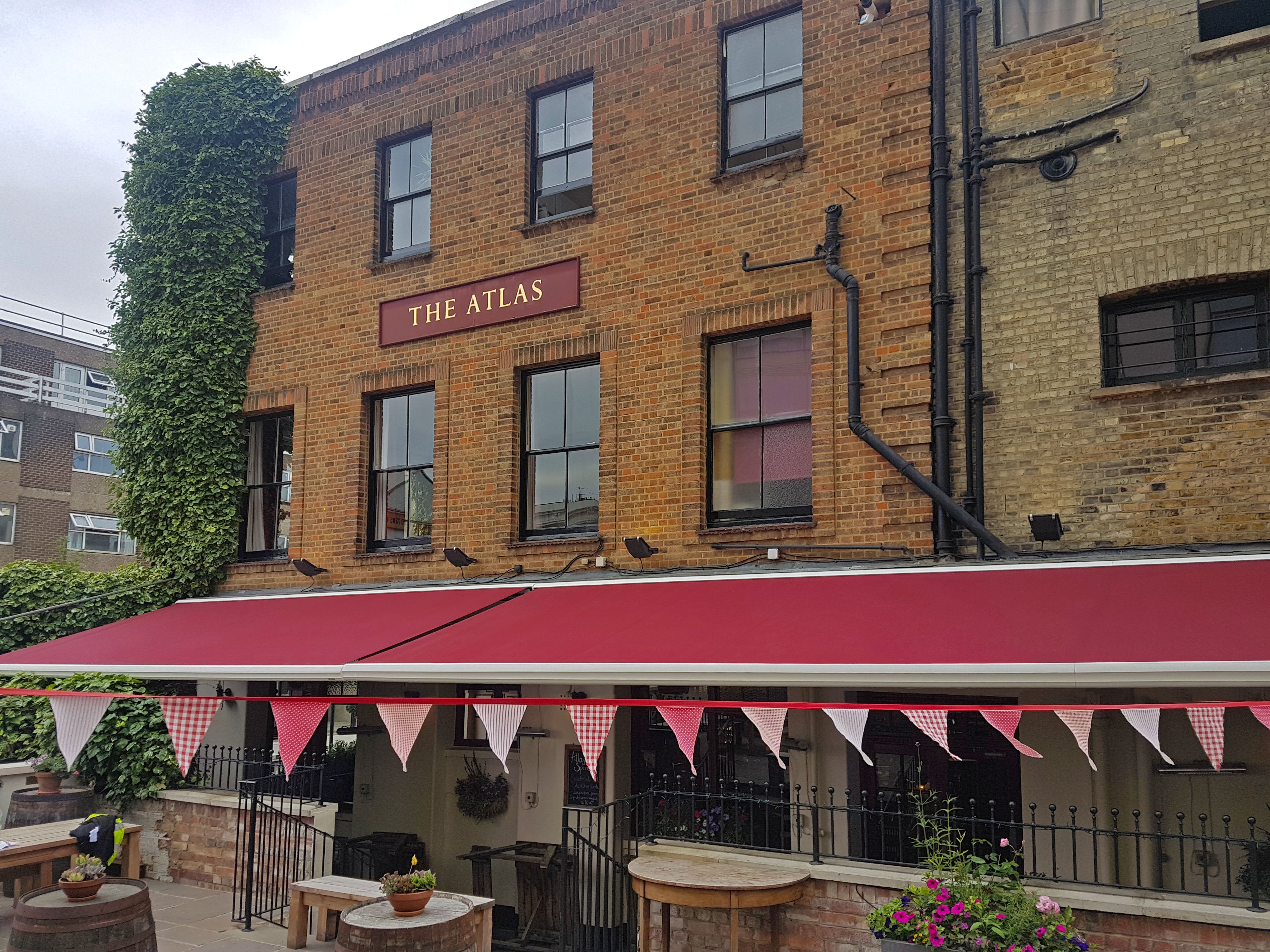 Signature awning Atlas pub 1