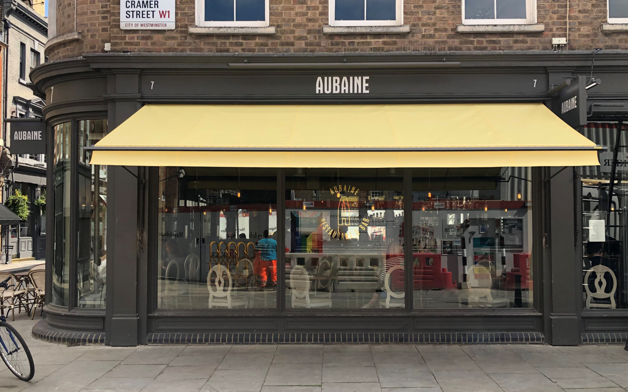 Retractable restaurant awnings Aubaine