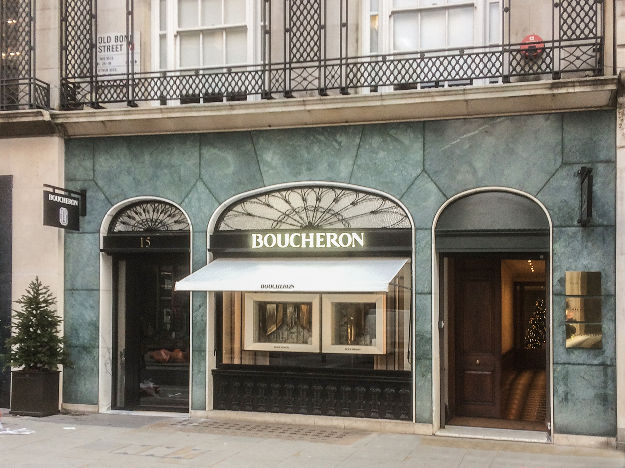 Marlesbury awning Boucheron