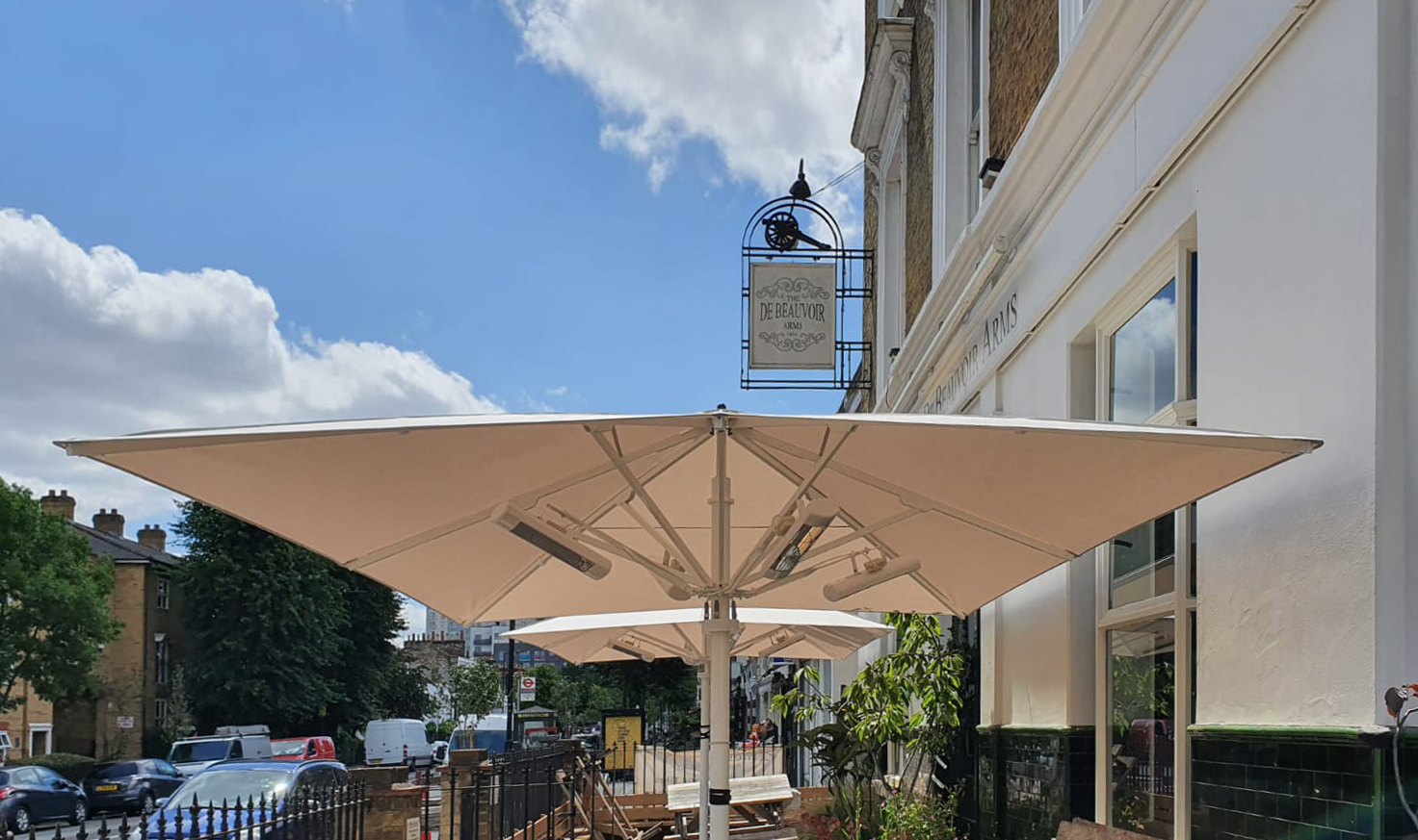 Classic parasols De Beauvoir Arms