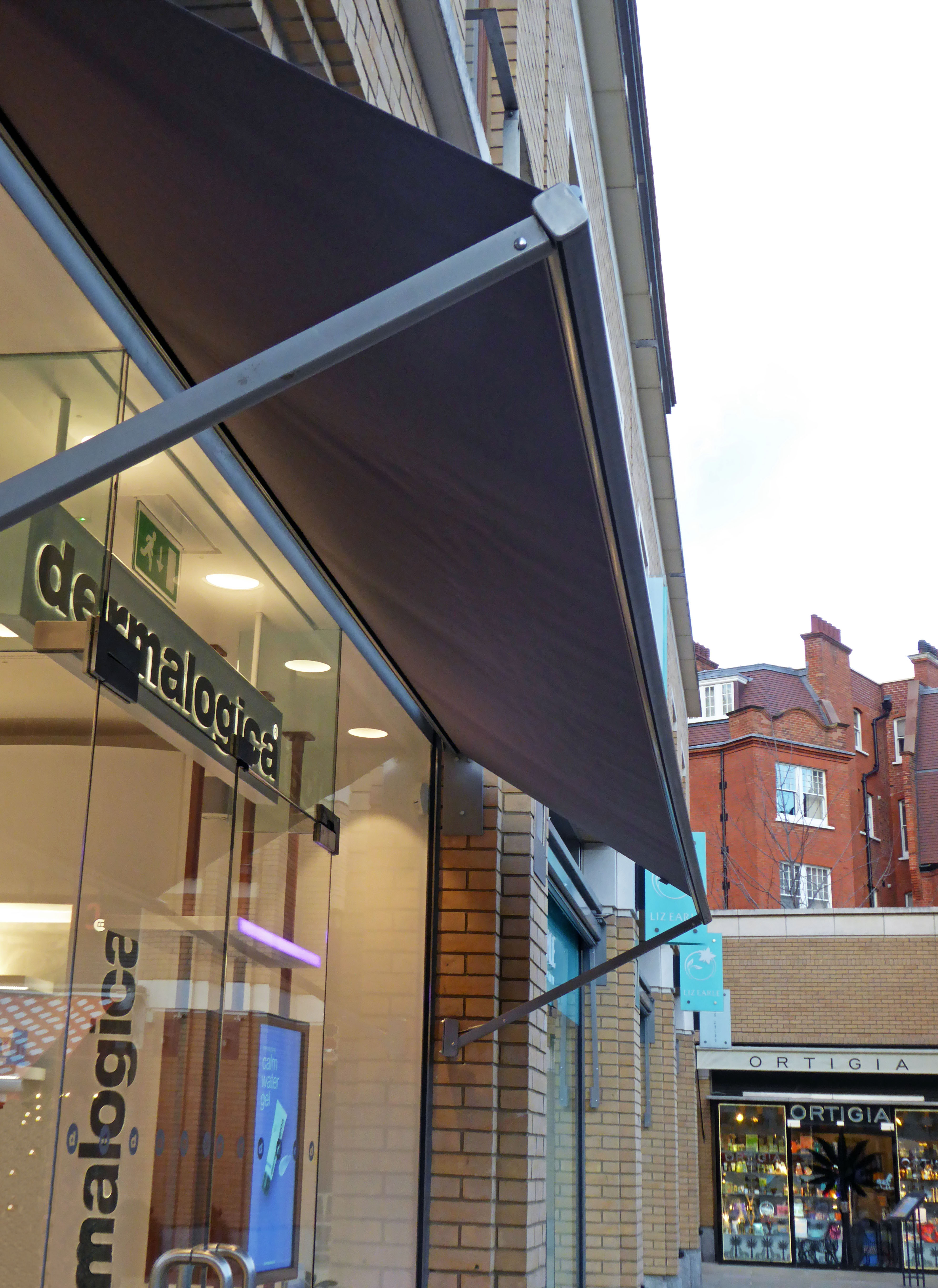 Pivot awning Dermalogica 3