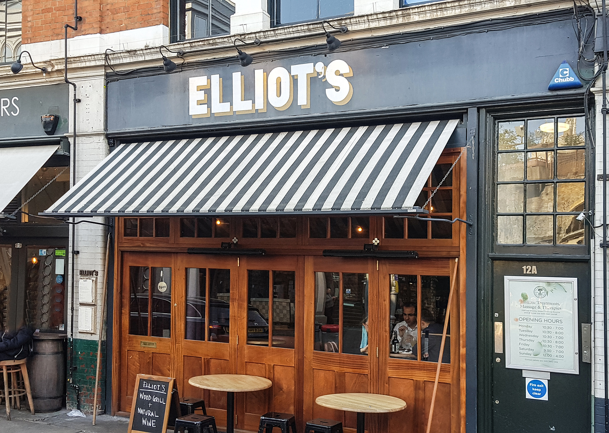 Elliot's cafe awning