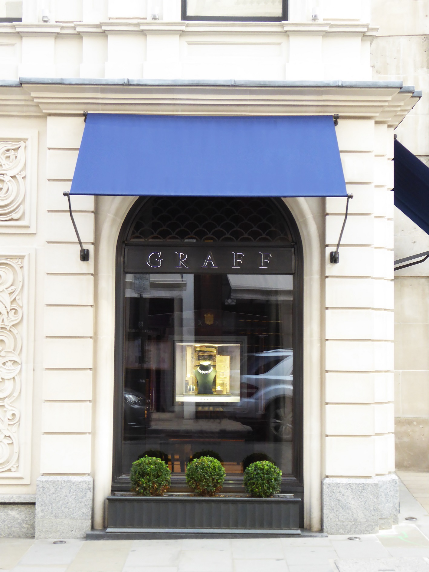 Marlesbury awnings at Graff