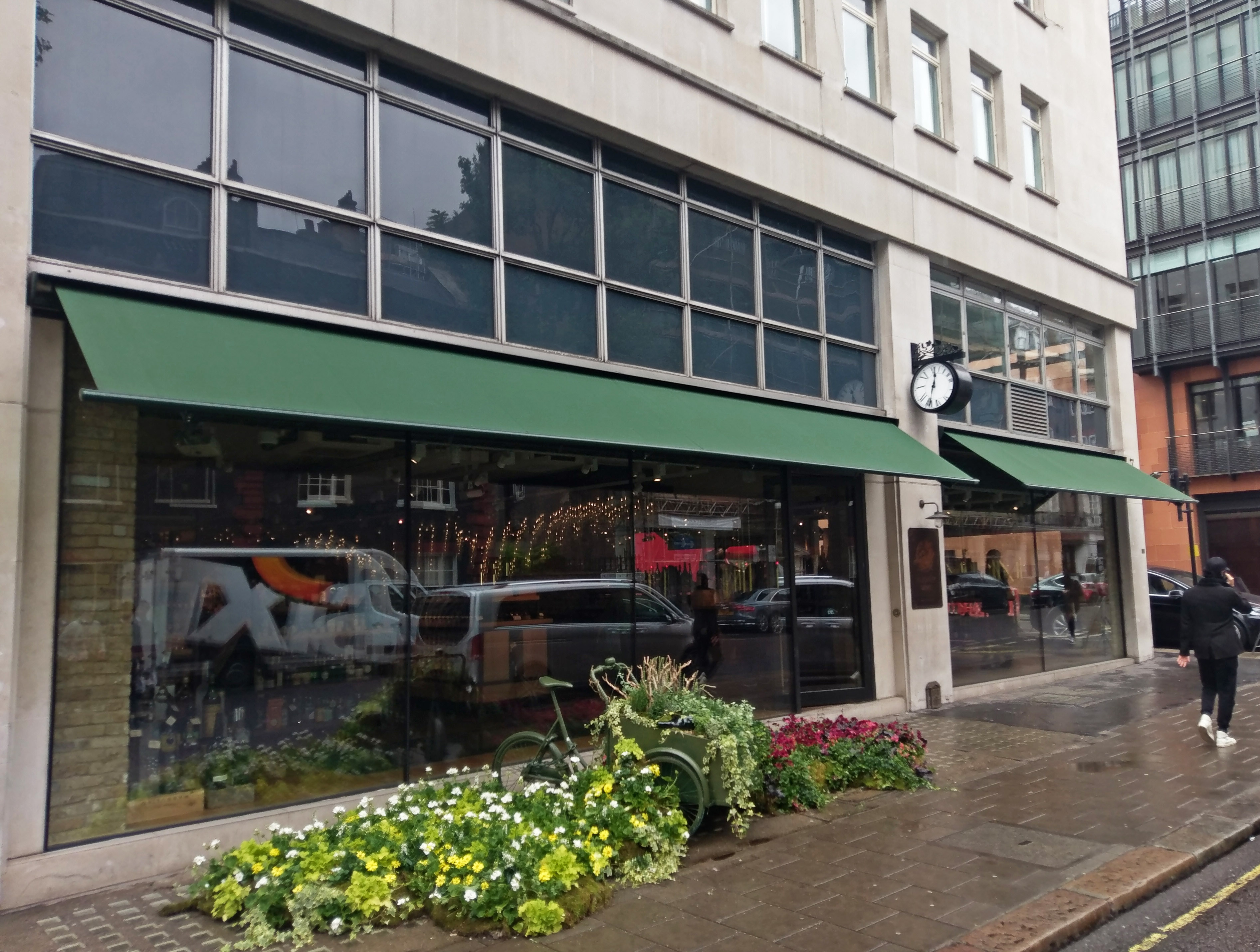 Classic awnings Hedonism wines