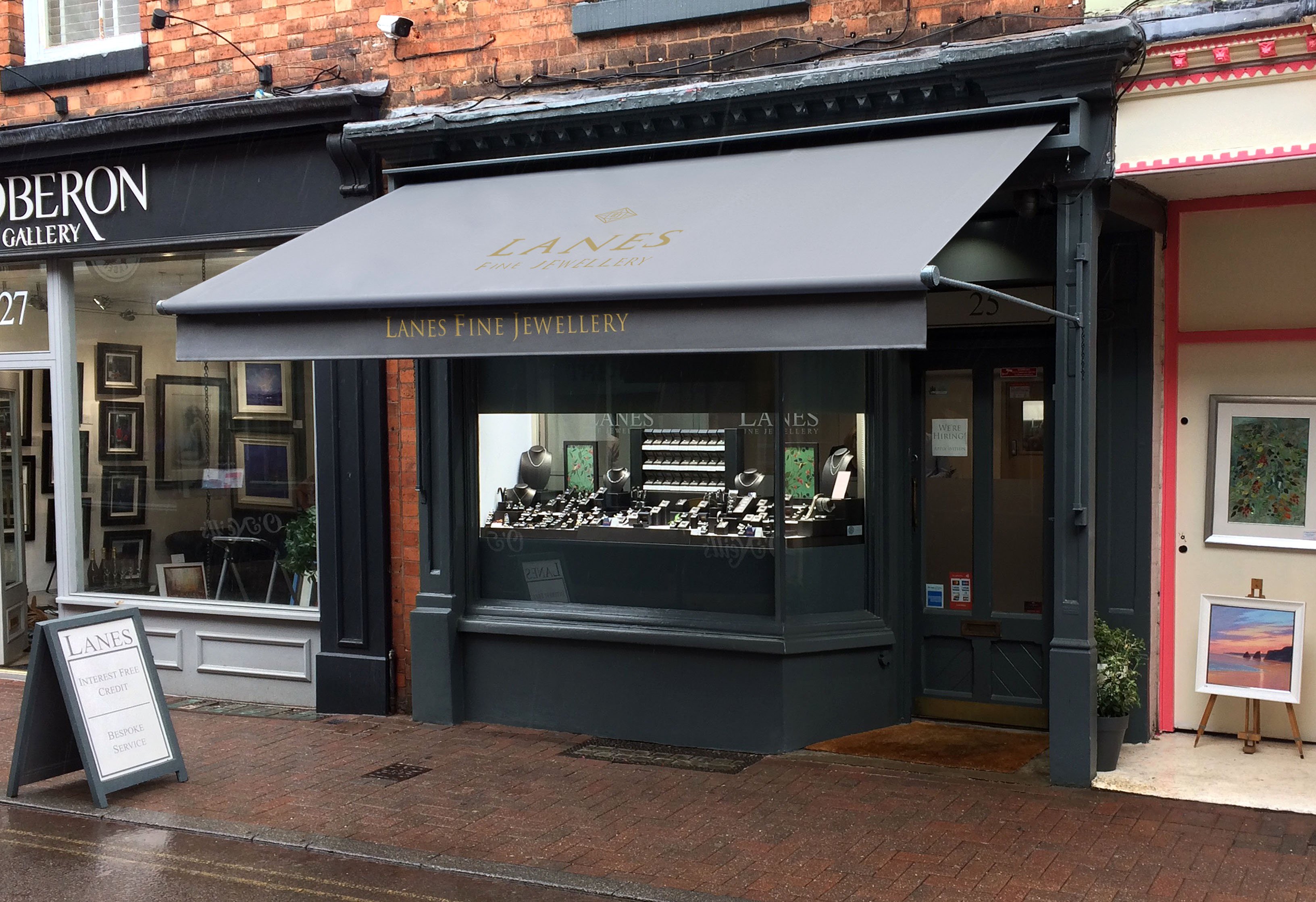 Greenwich awning, Lanes