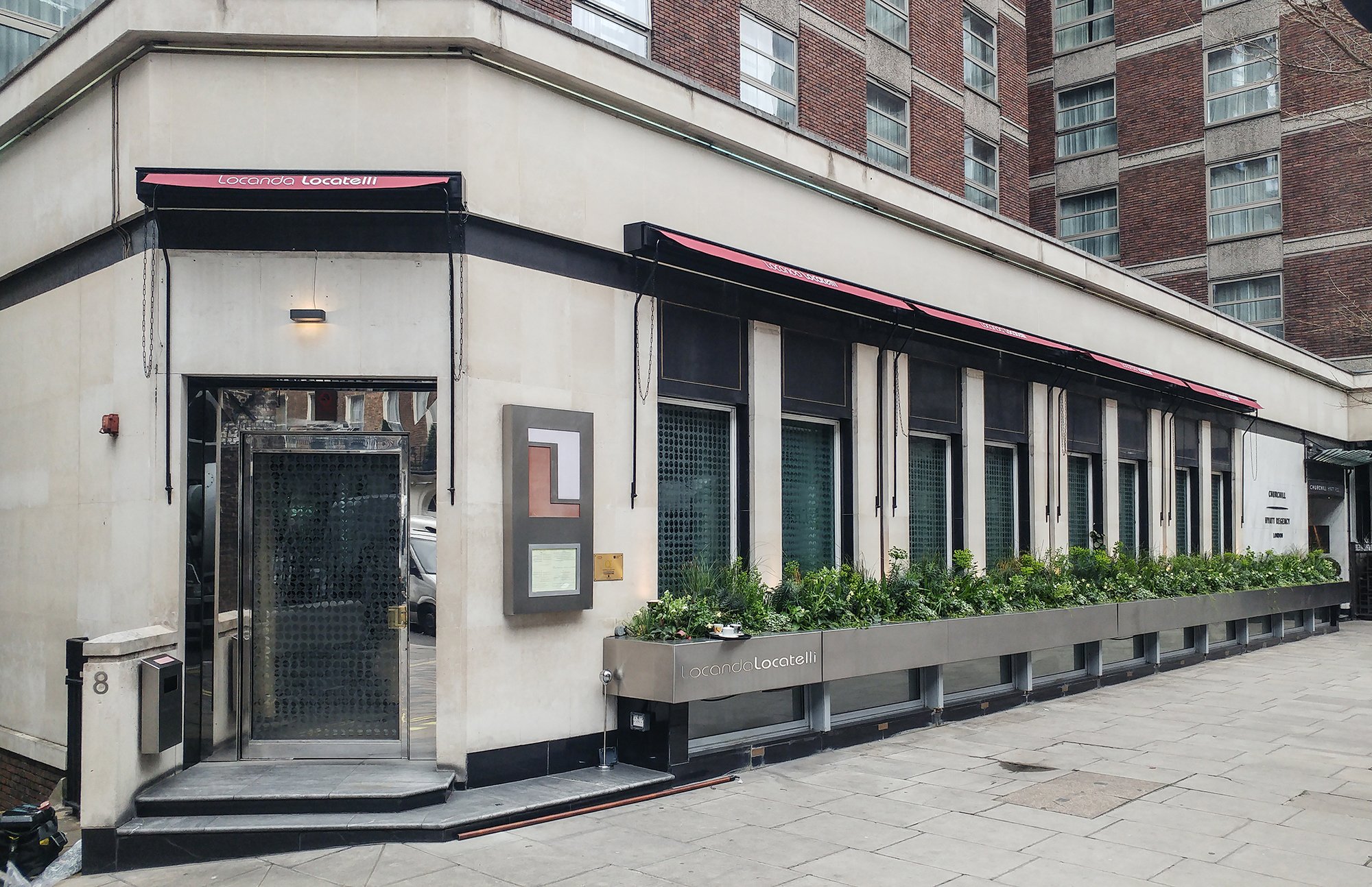 Locanda Locatelli awnings