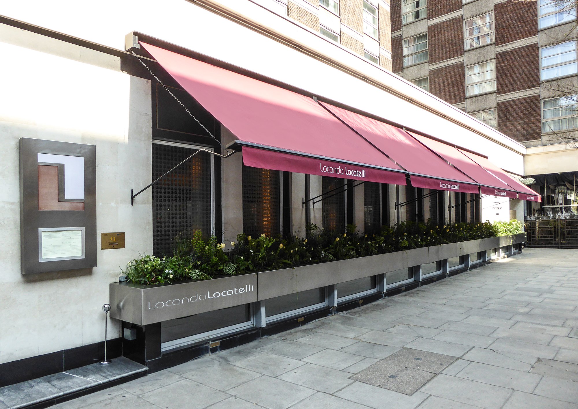 Locanda Locatelli awnings