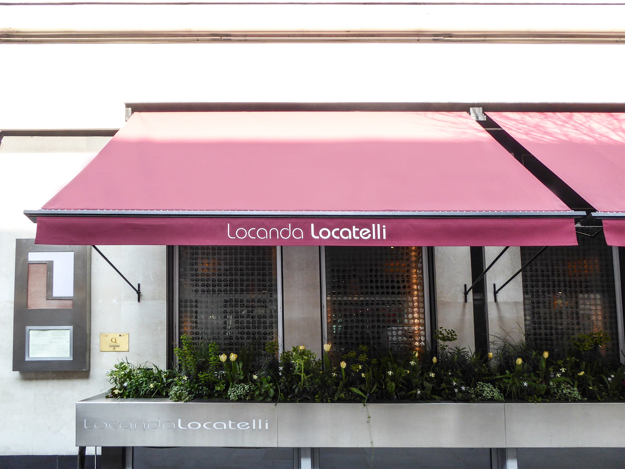 Locanda Locatelli awnings