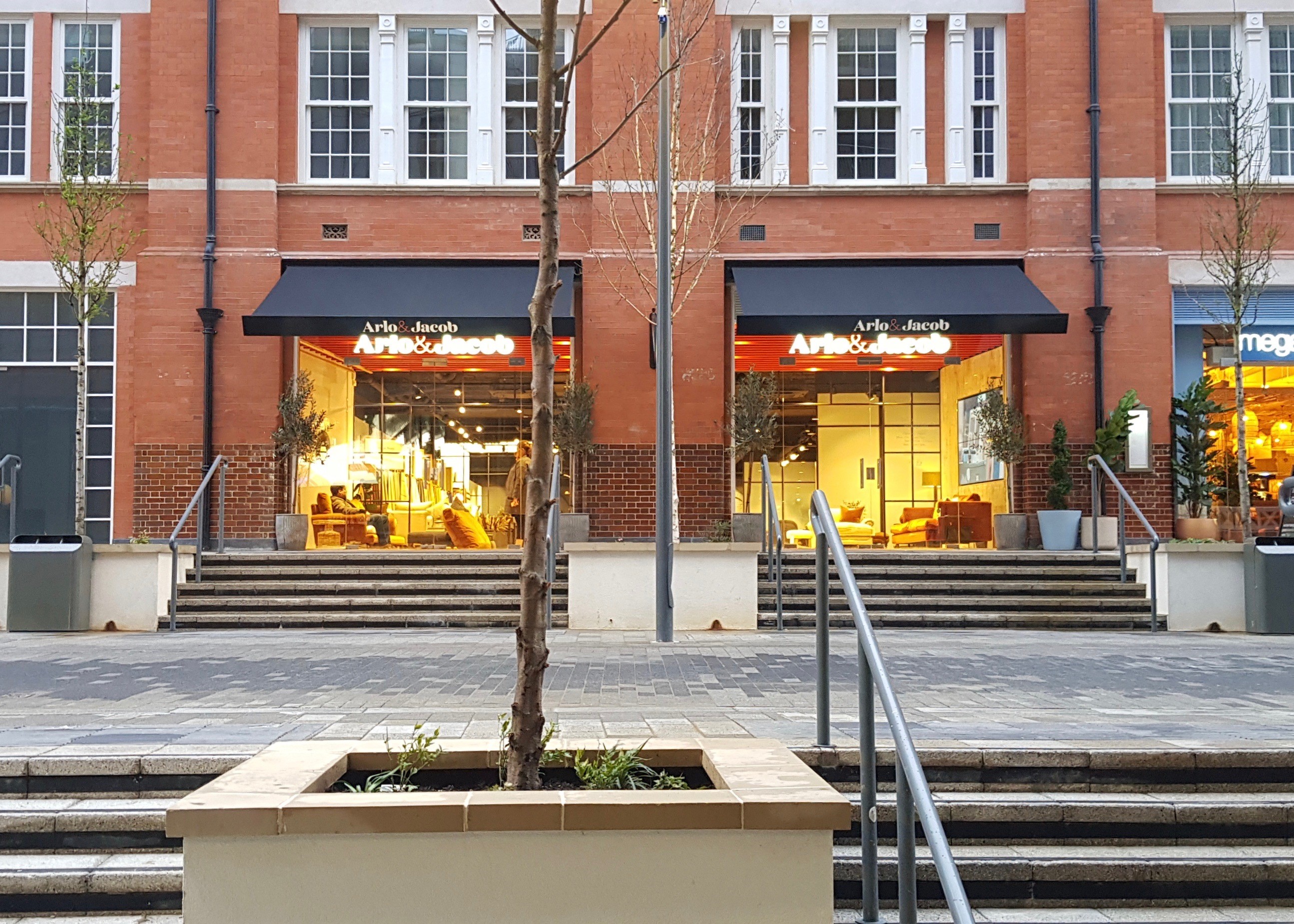 Bespoke awning boxes on our SQ2 awnings for Arlo&Jacob.