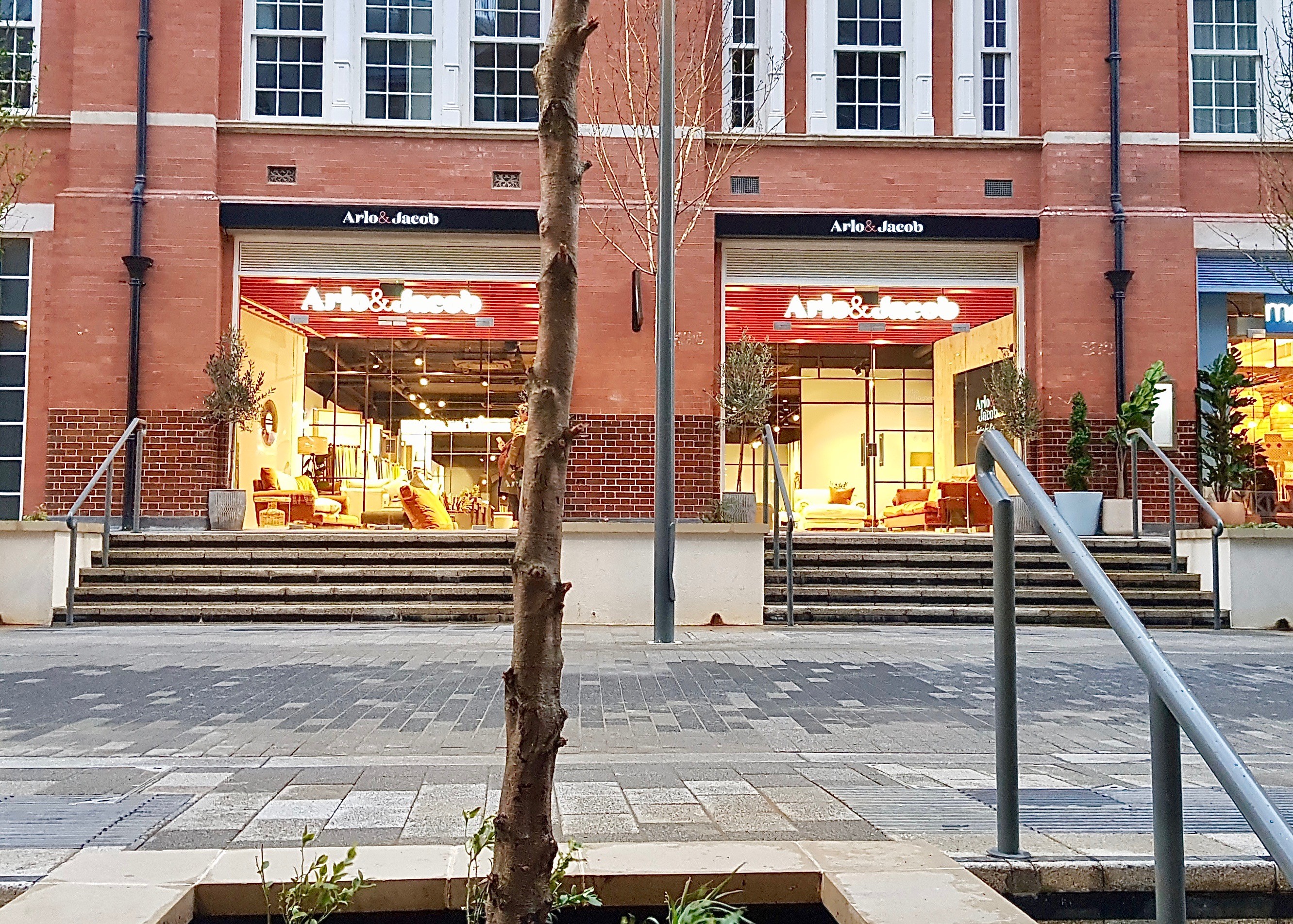 Bespoke awning boxes on our SQ2 awnings for Arlo&Jacob.