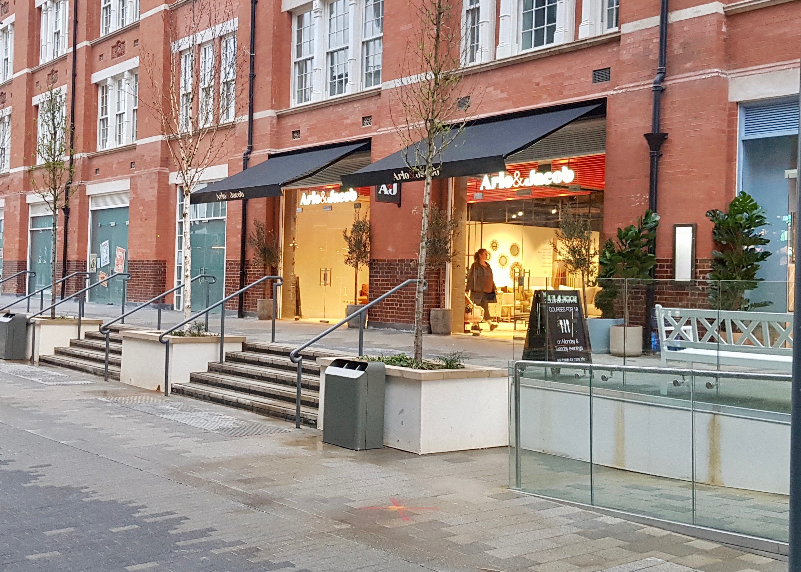 Bespoke awning boxes on our SQ2 awnings for Arlo&Jacob.