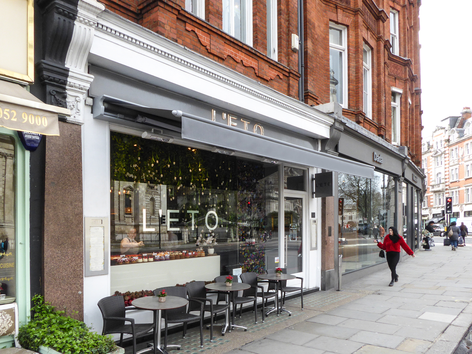 Greenwich Cantilever Awning for L'Eto Cafe