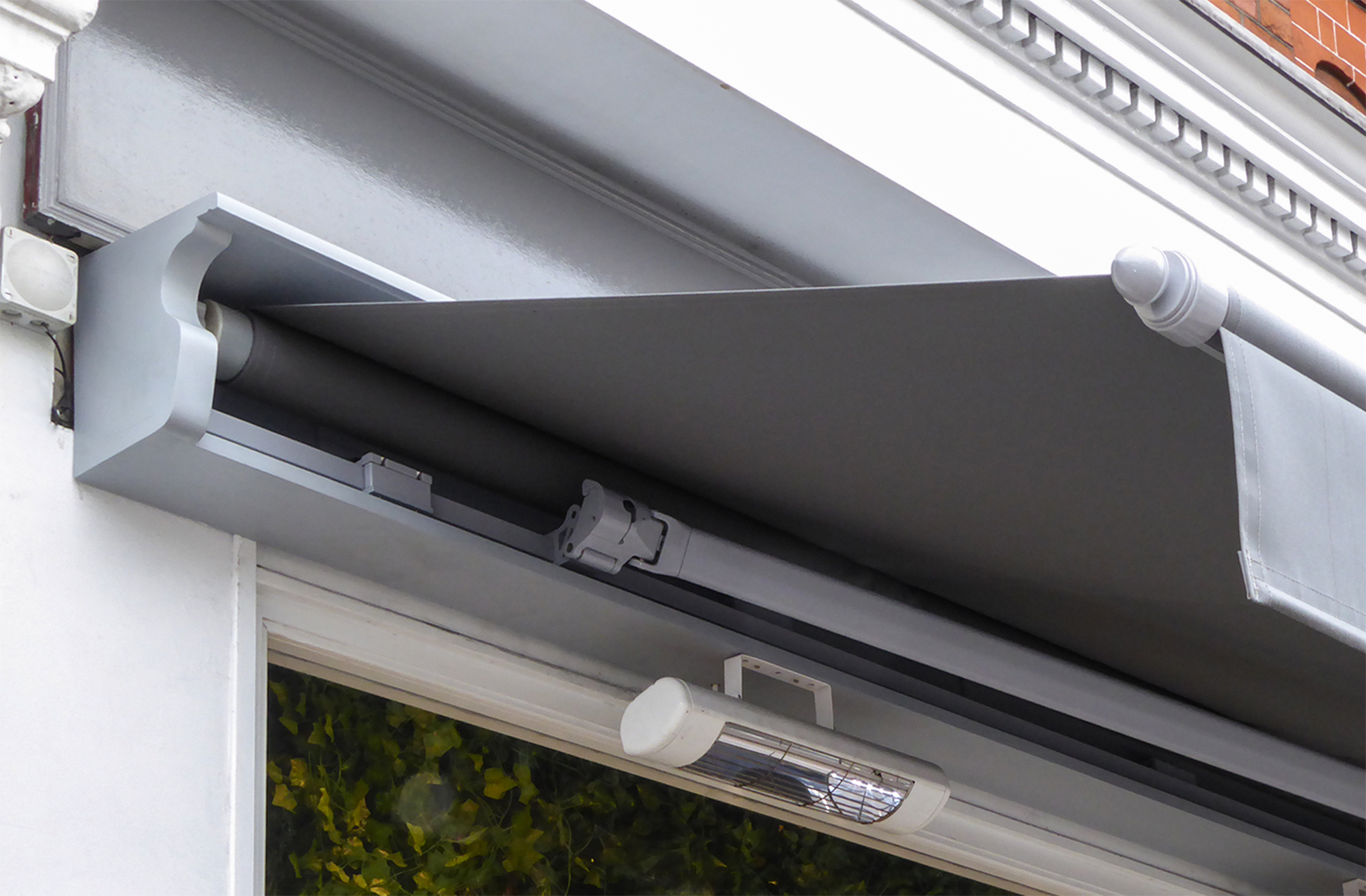 Greenwich Cantilever Awning for L'Eto Cafe