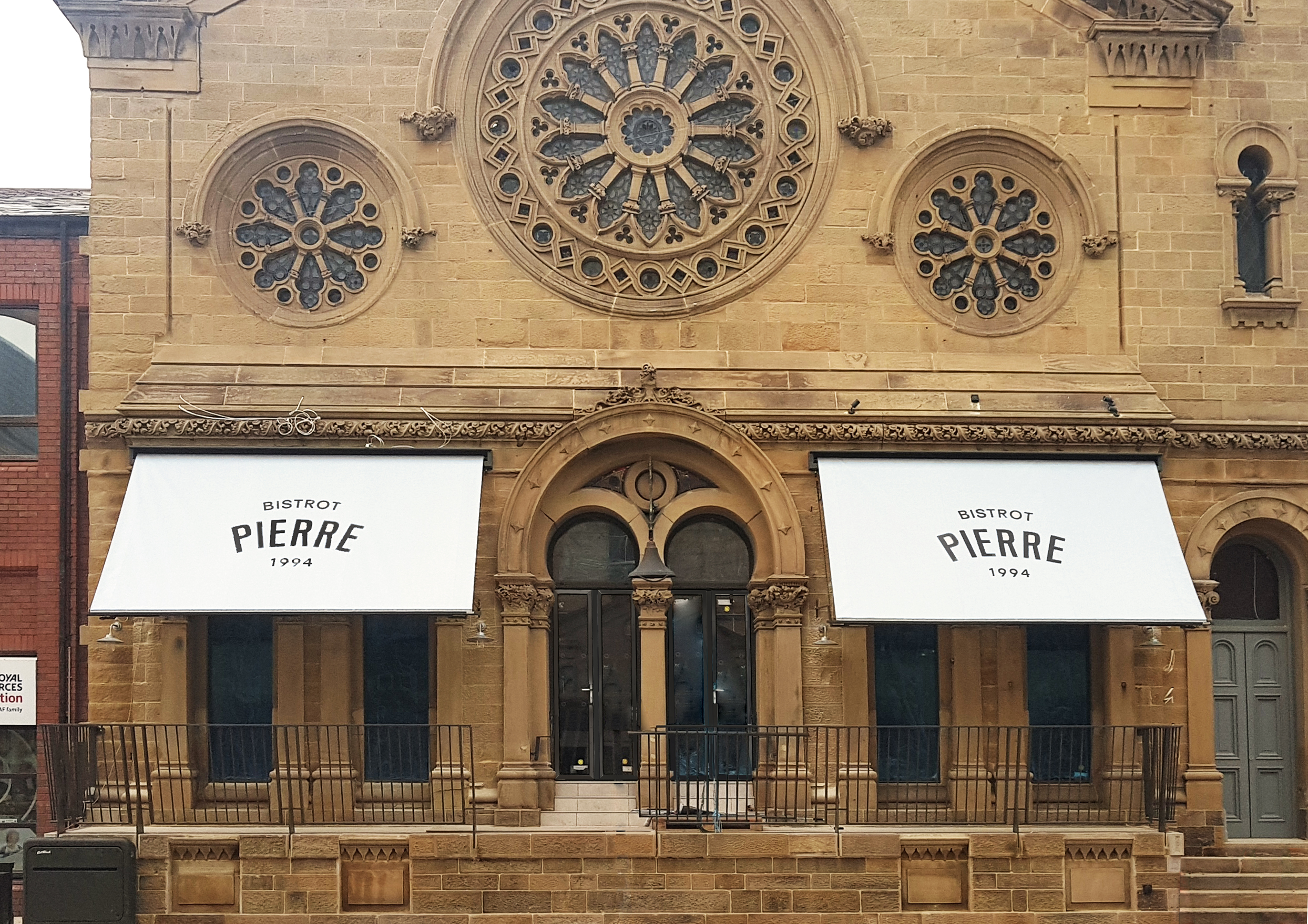 Victorian awnings Le Bistrot Pierrre