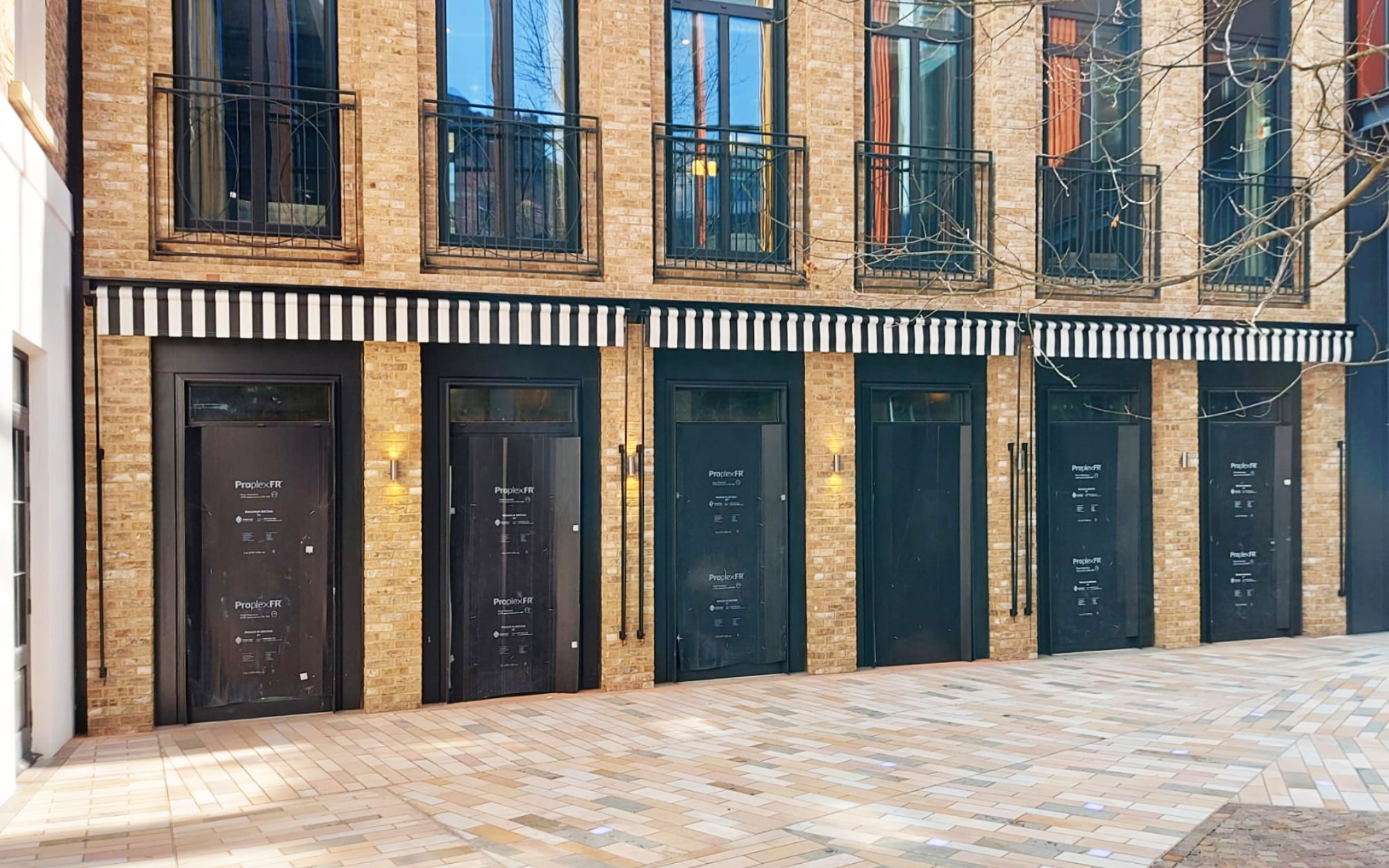 retractable hotel awnings