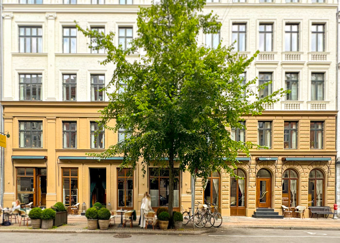 Retractable Awnings Hotel Sanders