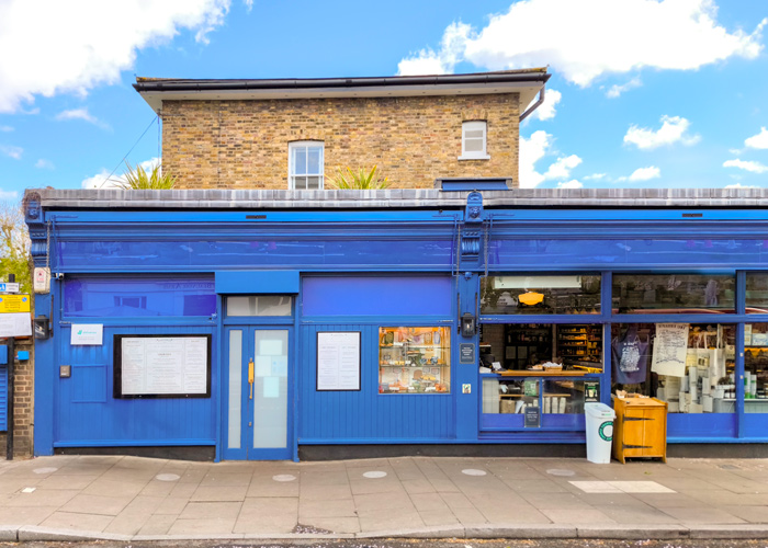 Retractable Awnings The De Beauvoir Deli