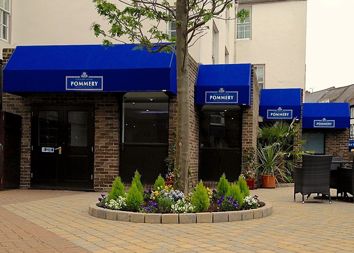 Rib Wedge® for bar terrace awnings in Marriott Hotel Durham