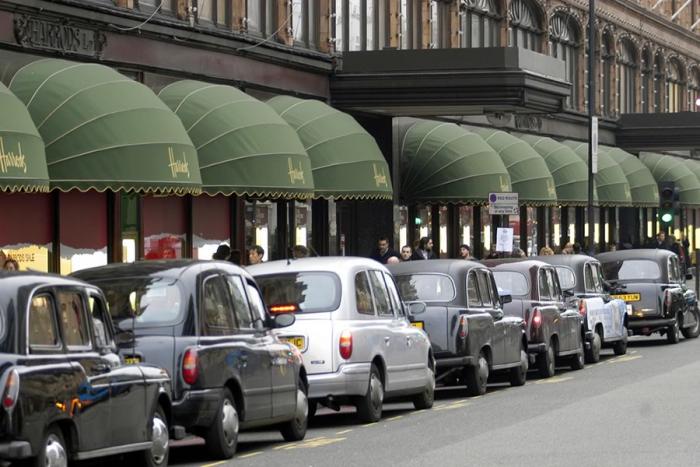 Harrods famous RIB® Eyelid Canopy with brass backboard